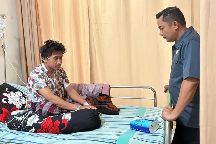 Kapolres Maros Besuk Akbar di Rumah Sakit, Doakan Kesembuhan Korban usai Dikeroyok Polisi
