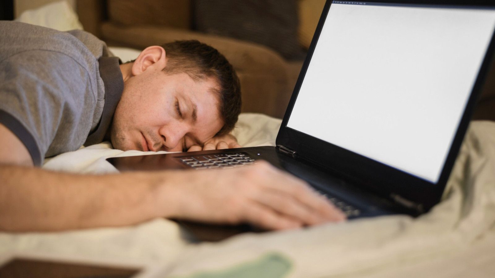 Perbandingan Antara Mode Sleep dan Shutdown pada Laptop dalam Mengelola Daya Baterai
