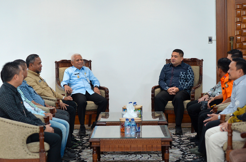 Wagub Sumut Sambut Bantuan Pemko Makassar untuk Warga Terdampak Banjir