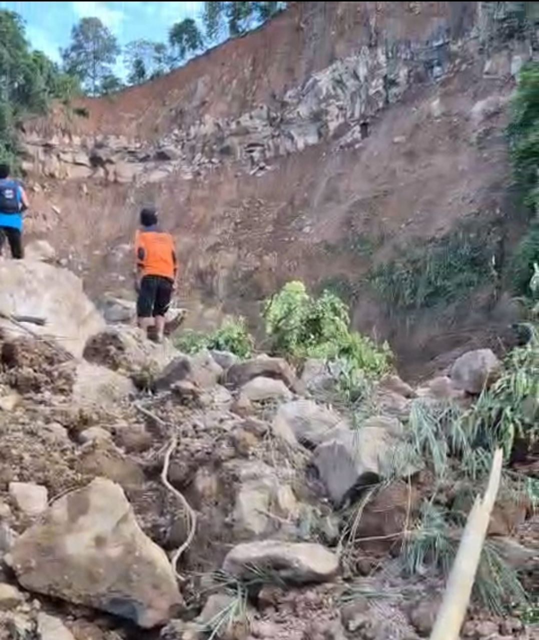 Terjadi Tanah Longsor di Gunung Kaupas Kec.Padarincang Serang