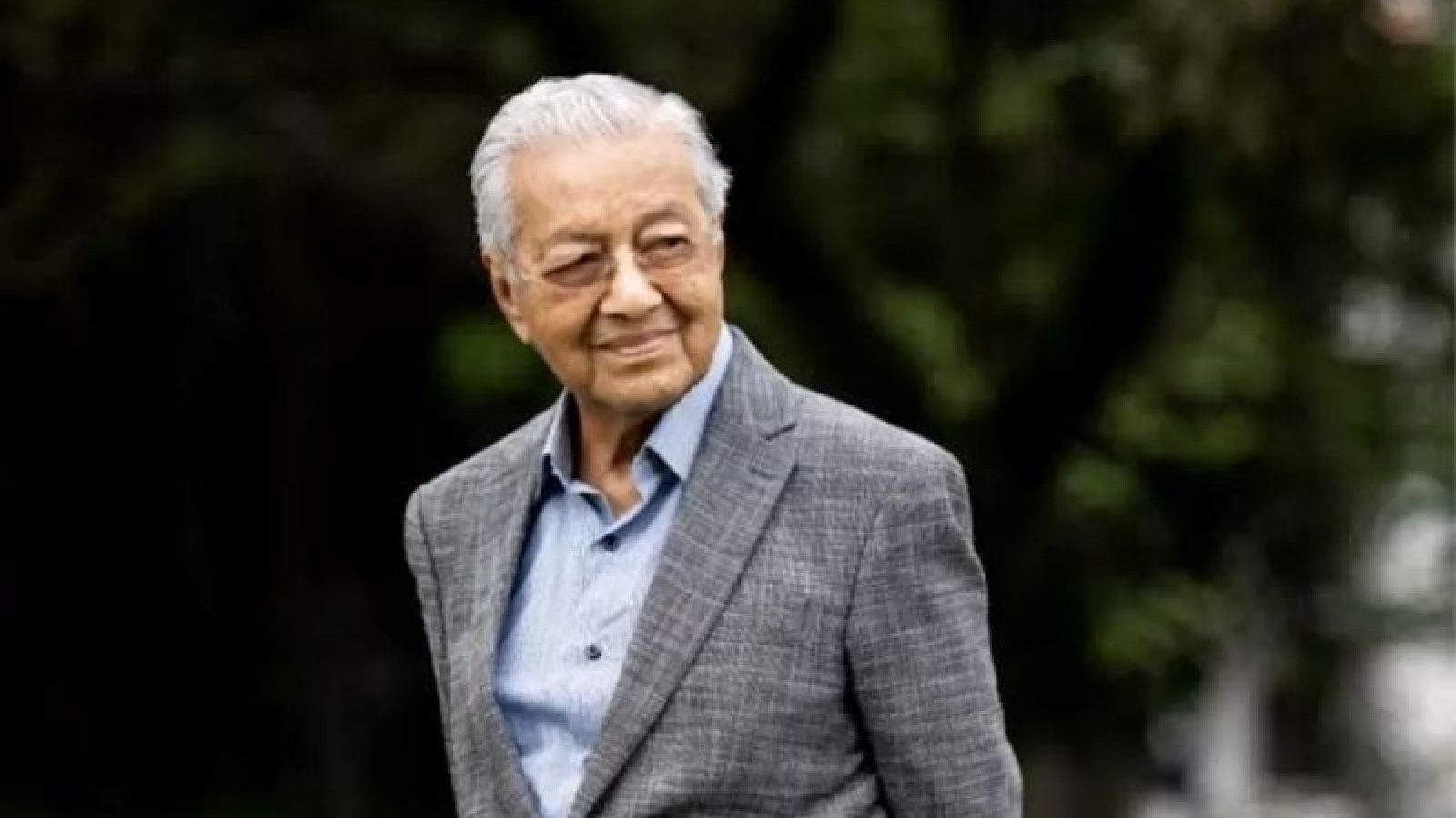 Mahathir Mohamad Dilarikan ke Rumah Sakit Setelah Jatuh di Rumahnya