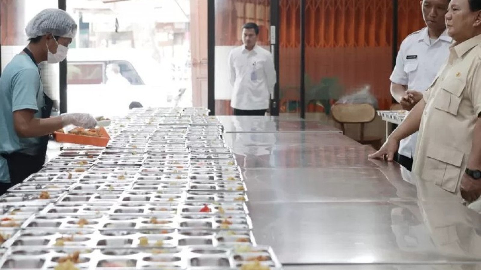 Prabowo Berkomitmen Program Makan Bergizi Gratis untuk Seluruh Desa di 2026