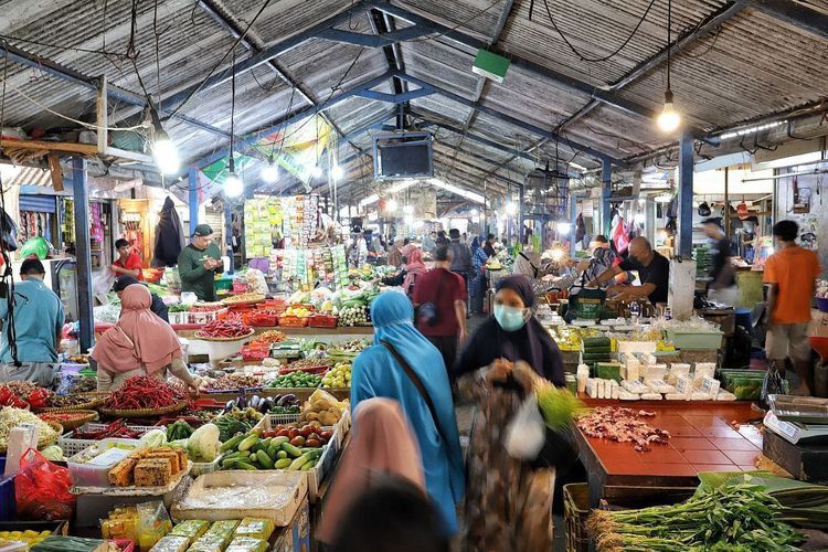 Dampak Kenaikan UMP 2026 terhadap Harga Bahan Pokok di Pasar Tradisional Kalsel
