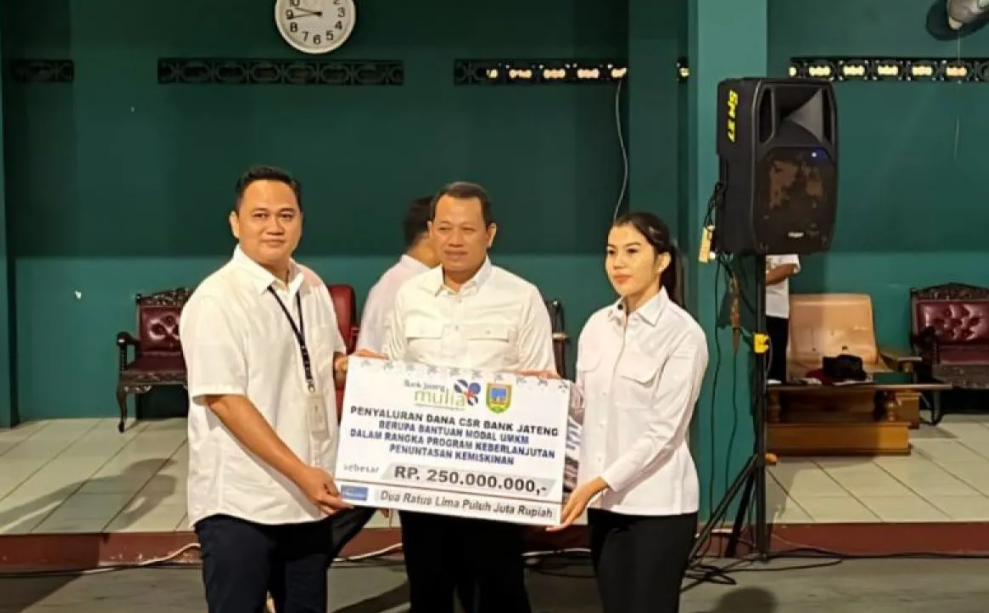 Bank Jateng–Pemkab Kudus Salurkan Bantuan bagi PKL