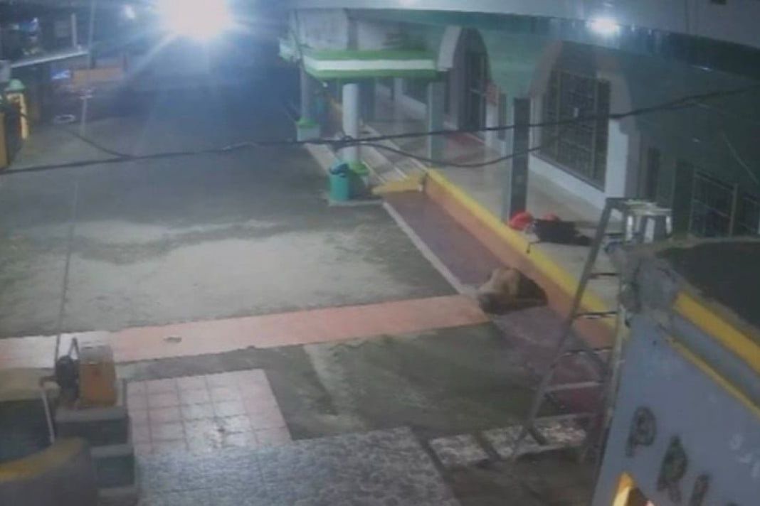 Mayat Pria Misterius Ditemukan di Masjid Pangkep, Terekam CCTV Diantar 7 Orang Naik Angkot