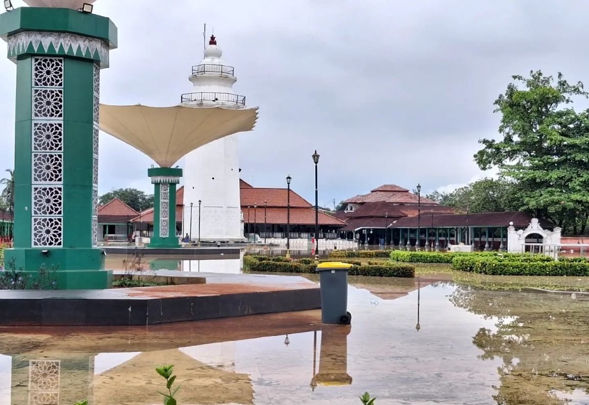 Wisata Religi Banten Lama Kembali Ramai Setelah Banjir