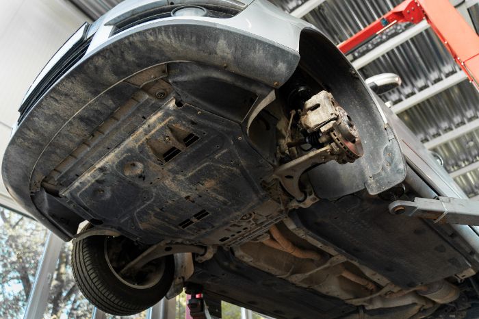 Jangan Abaikan! Ini Tanda Kaki-Kaki Mobil Rusak dan Biaya Servisnya
