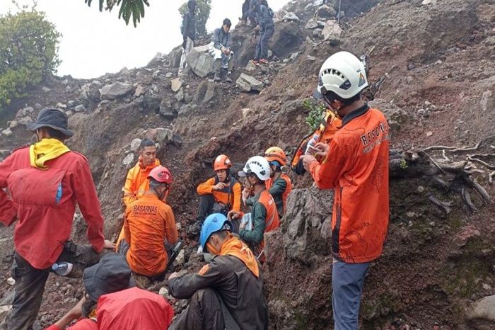 Basarnas Kerahkan 70 Anggotanya untuk Cari Pendaki yang Hilang di Gunung Slamet