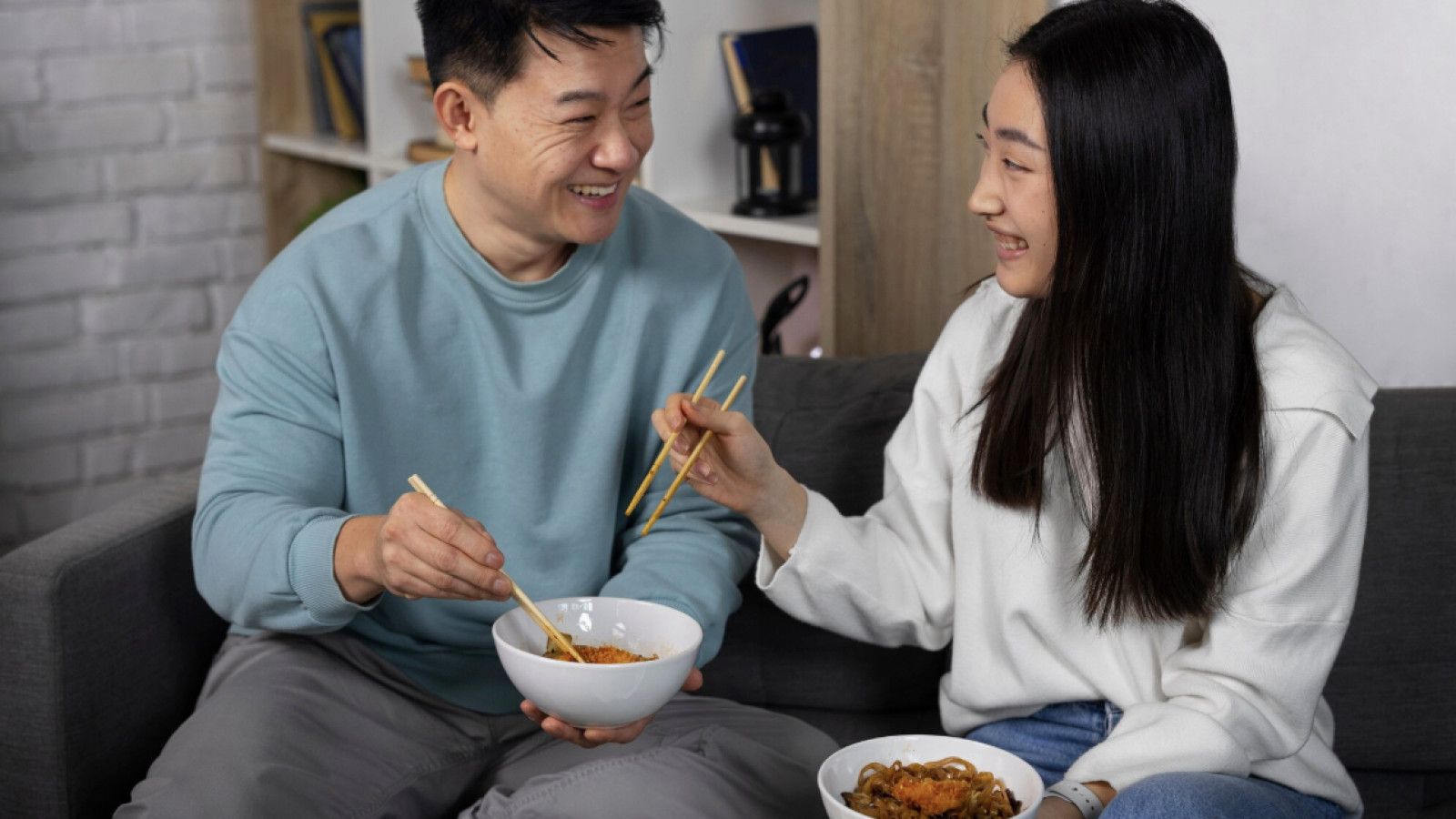 Kehangatan dalam Sebuah Sapaan: Signifikansi Sudah Makan? di Indonesia