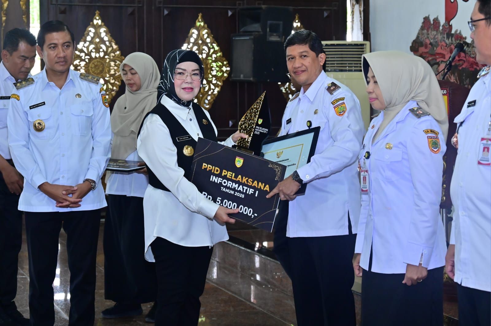 Beri Penghargaan ke Belasan PPID, Bupati Sukoharjo: Keterbukaan Publik Dorong Partisipasi Masyarakat