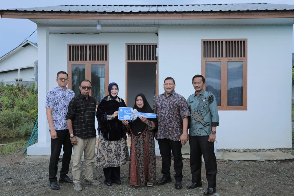 Wali Kota Illiza Serahkan Rumah Baru: Dari Hunian Tak Layak Jadi Harapan Baru