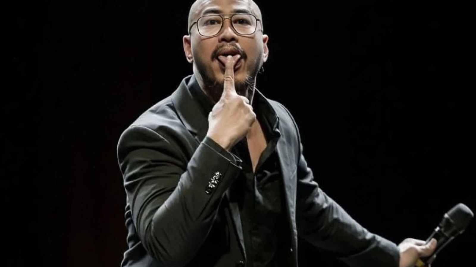 Pandji Pragiwaksono Diterpa Kontroversi: Dilaporkan karena Materi Stand Up Comedy