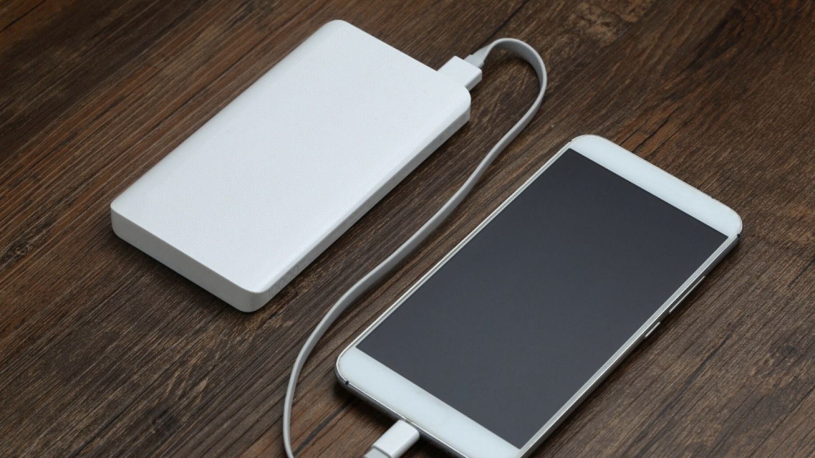 Mengapa Penggunaan Aplikasi Tertentu Bisa Menguras Baterai Smartphone Anda?