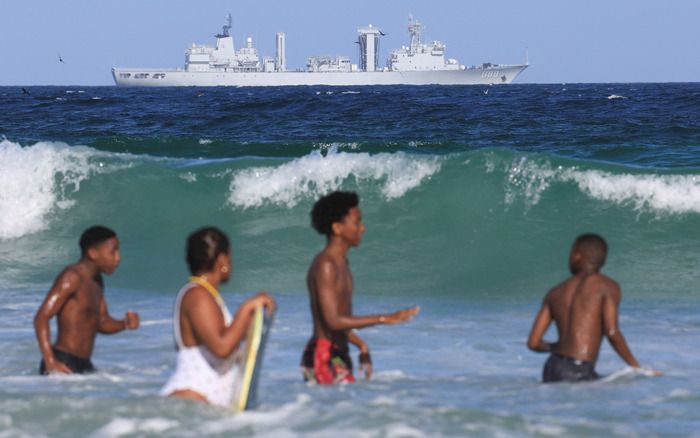 Sebuah kapal Tiongkok di Teluk Fasle dekat pangkalan Angkatan Laut Simon s Town menjelang latihan angkatan laut gabungan oleh negara-negara BRICS Plus. - Foto oleh REUTERS Esa Alexander