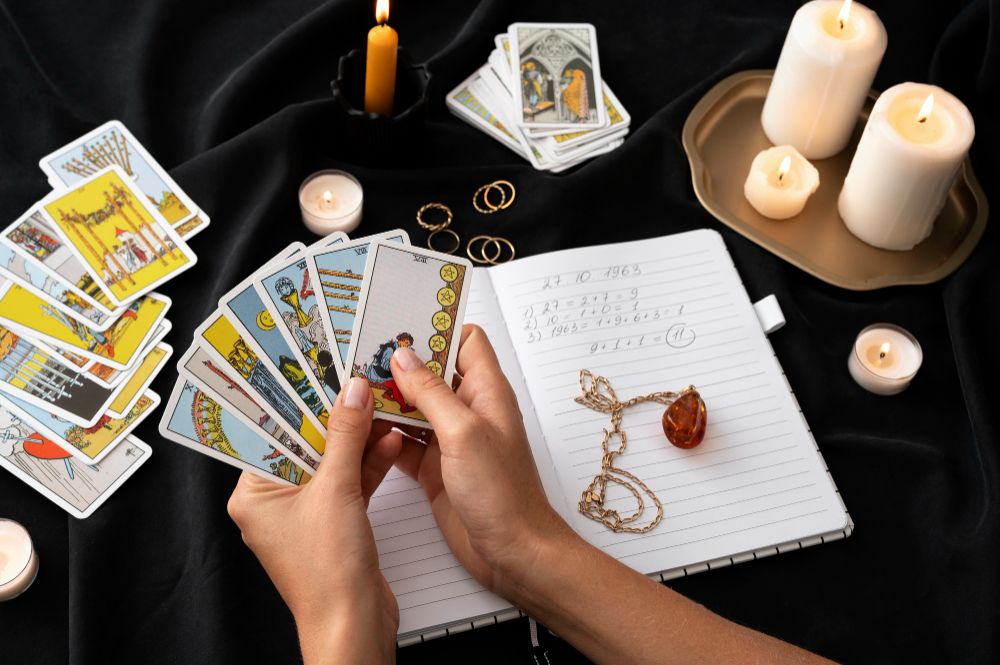 Profesi Pembaca Tarot Bisa Jadi Sampingan, Kliennya Kebanyakan Gen Z yang Butuh Curhat