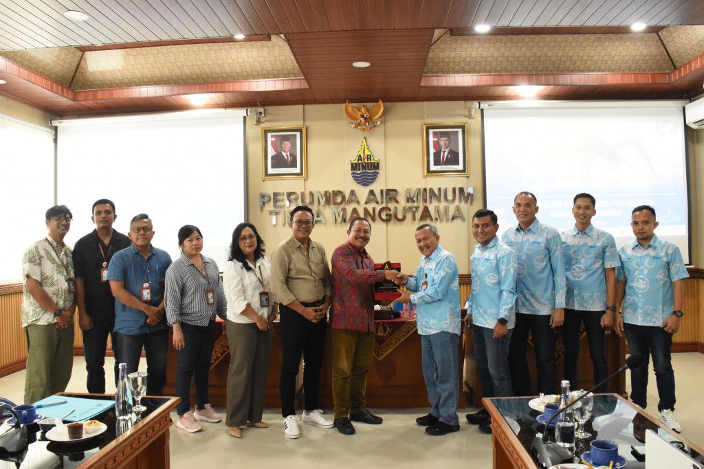 Perkuat Layanan Air Minum, Tirta Mangutama dan PERUMDAM Karawang Jajaki Kerja Sama