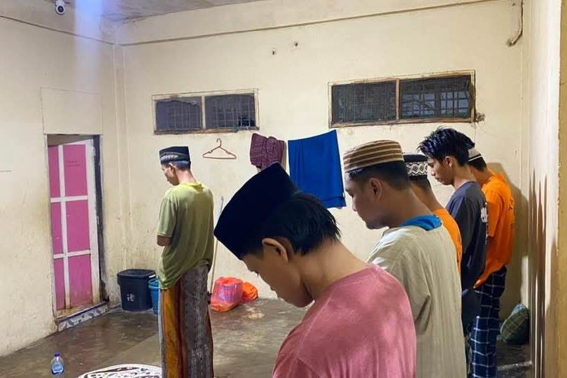 Polres Selayar Perkuat Pembinaan Spiritual Tahanan, Salat Berjamaah Jadi Rutinitas Harian