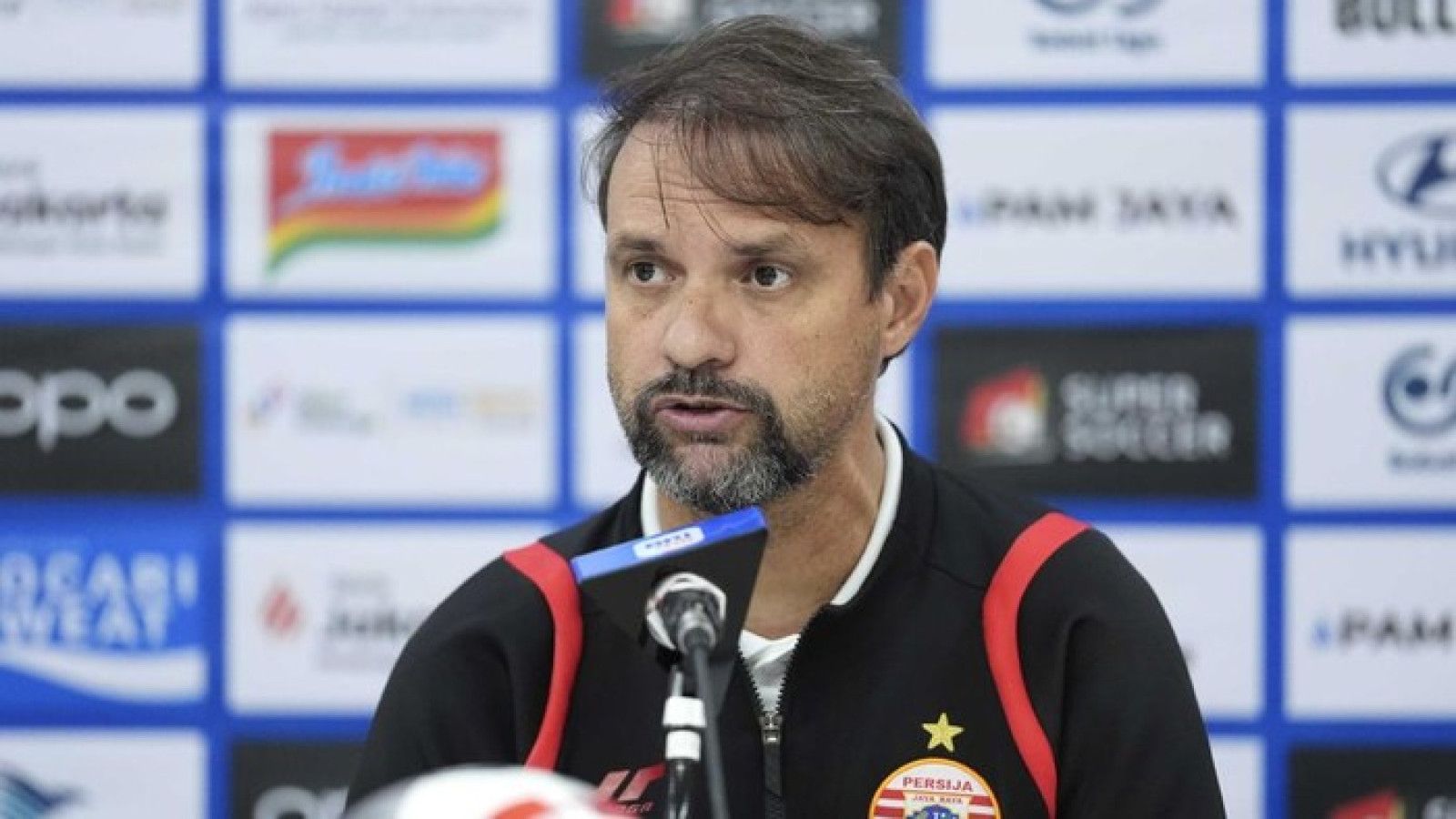 Kekalahan Persija: Pelatih Soroti Performa Wasit dan Strategi Pertahanan Persib
