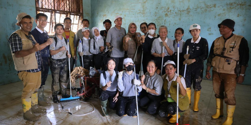 Bunda Guru Aceh Apresiasi Guru yang Tetap Mengajar Meski Sekolah Terdampak Bencana