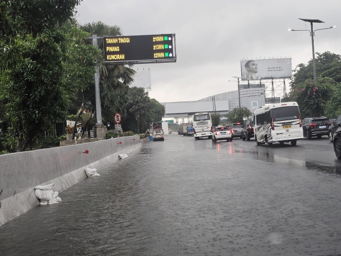 Tol Arah Bandara Soetta Masih Tergenang Air 15 Cm, Warga Diimbau Cari Jalan Alternatif