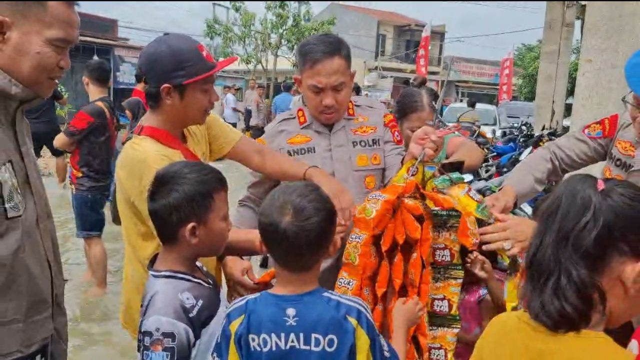Kapolres Serang Yang Baru Turun Langsung Kirim Logistik Untuk Korban Banjir