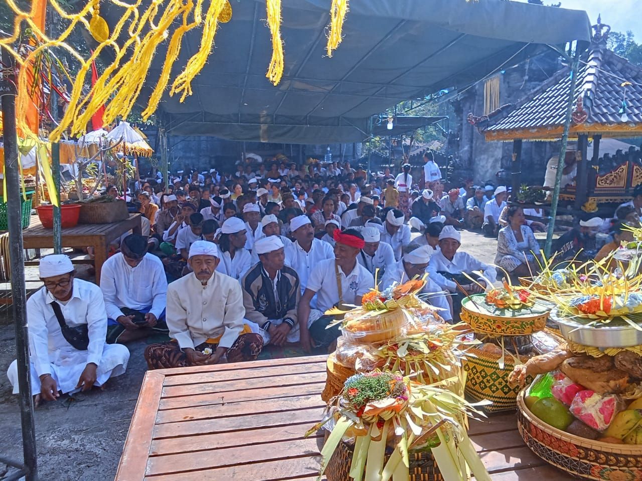 Anggarakasih Tambir di Tengah Zaman: Antara Tradisi dan Kesadaran Batin