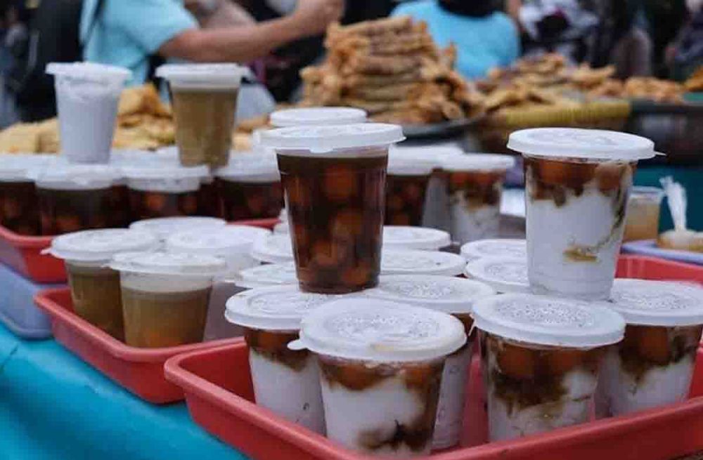 Aneka takjil khas di pasar Ramadan Riau ,favorit warga Saat Puasa