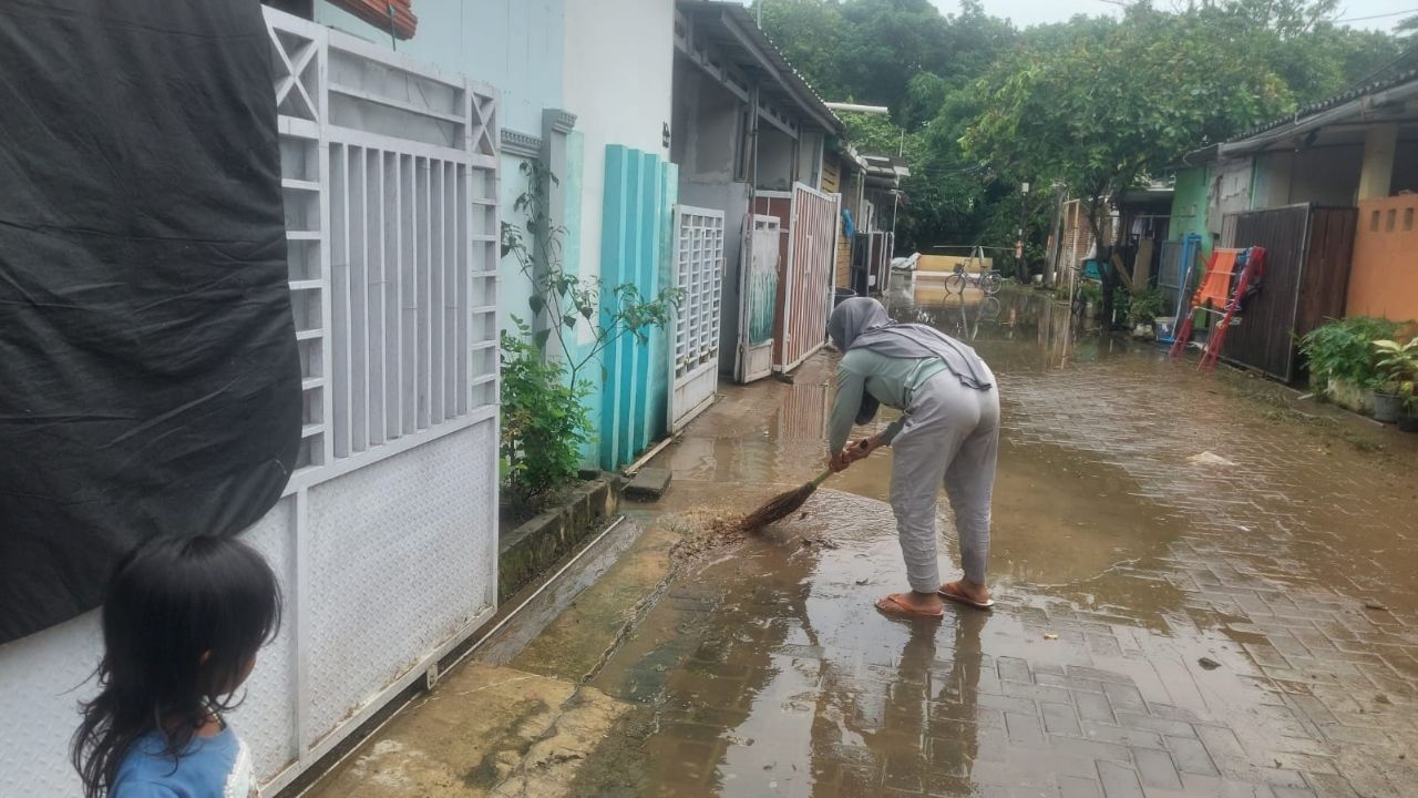 Korban Banjir Kota Serang Masih Kesulitan Bersih Bersih Rumah Pasca Banjir