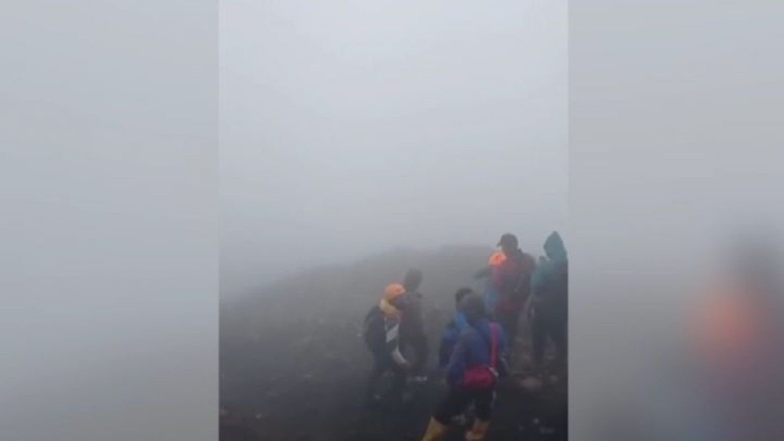 Proses Evakuasi Jenazah Pendaki Hilang di Gunung Slamet Hadapi Banyak Tantangan