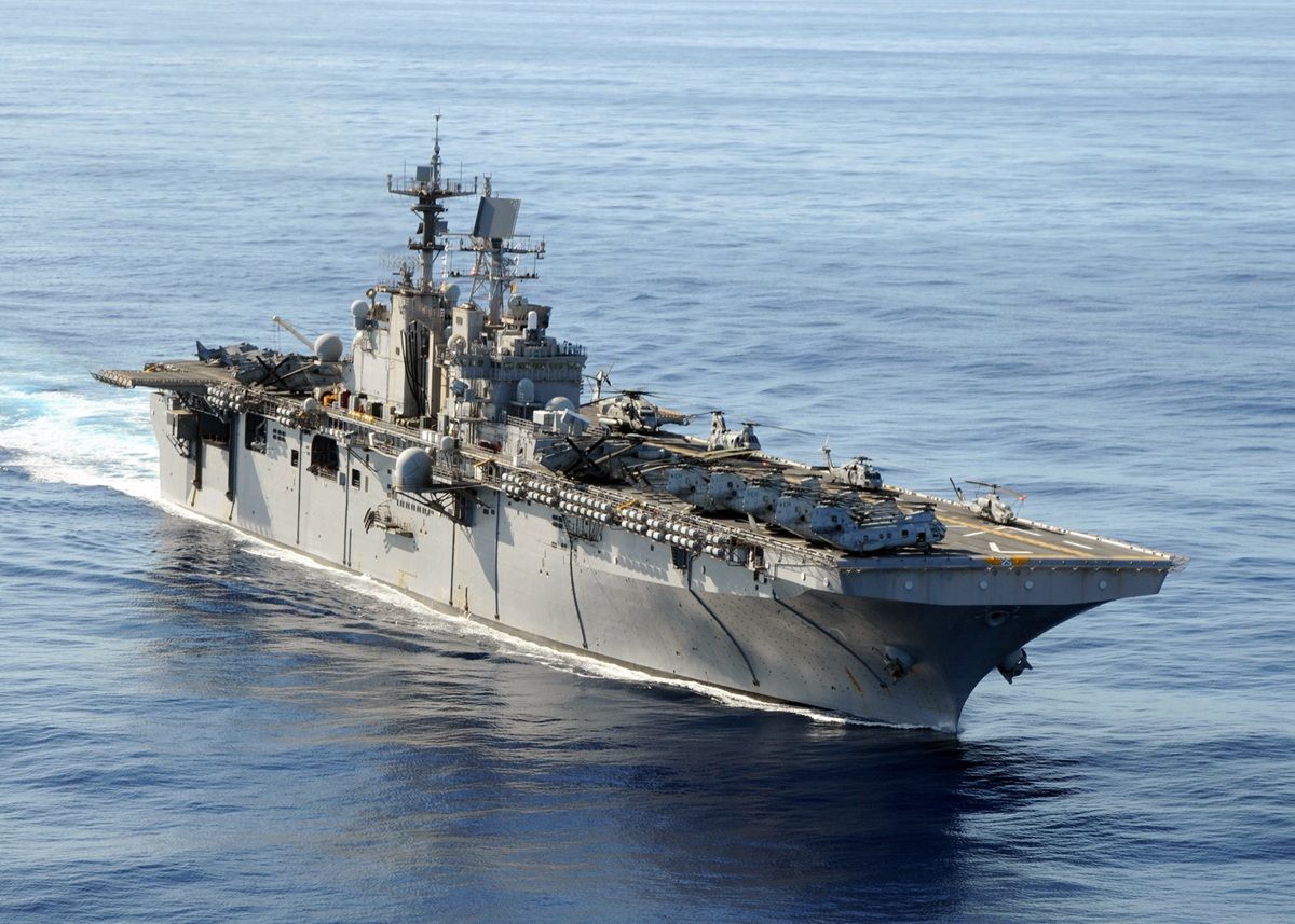 USS Iwo Jima (LHD-7): Raksasa Amfibi Penjaga Stabilitas Samudra milik AS