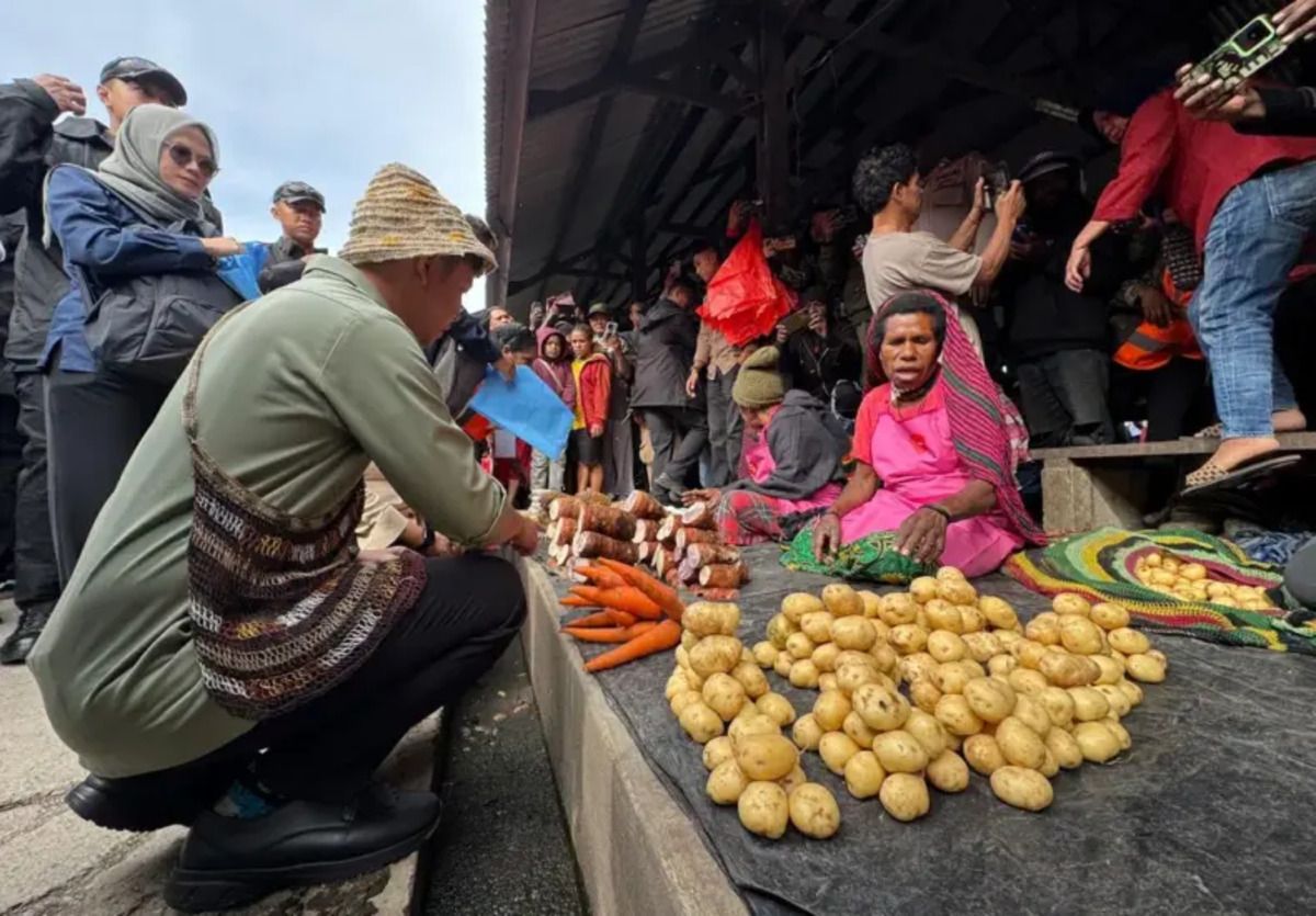 Perdana ke Papua Pegunungan, Wapres Gibran Kunjungi Pasar dan Pastikan Program Makan Bergizi Gratis Sukses