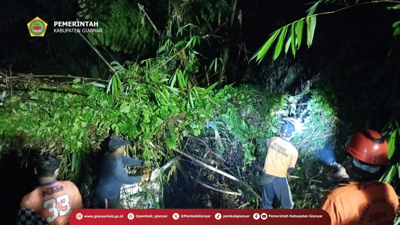 BPBD Gianyar Bergerak Cepat Tangani Longsor di Desa Sebatu