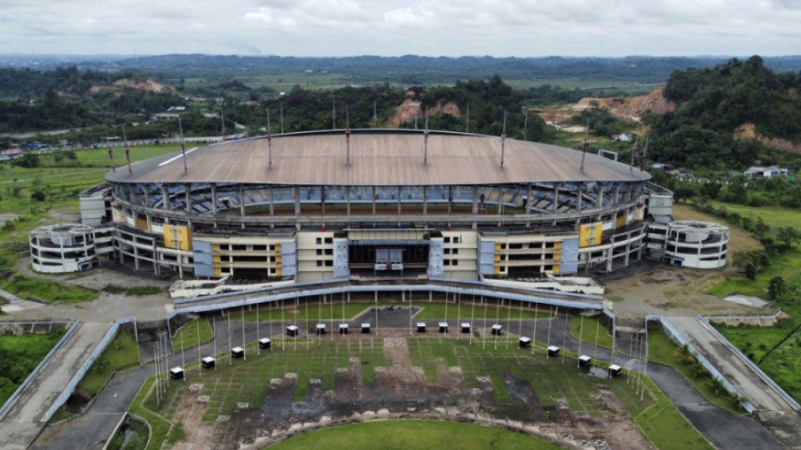 Menelusuri Cerita Gelap di Balik Kecantikan Bangunan Bersejarah Indonesia