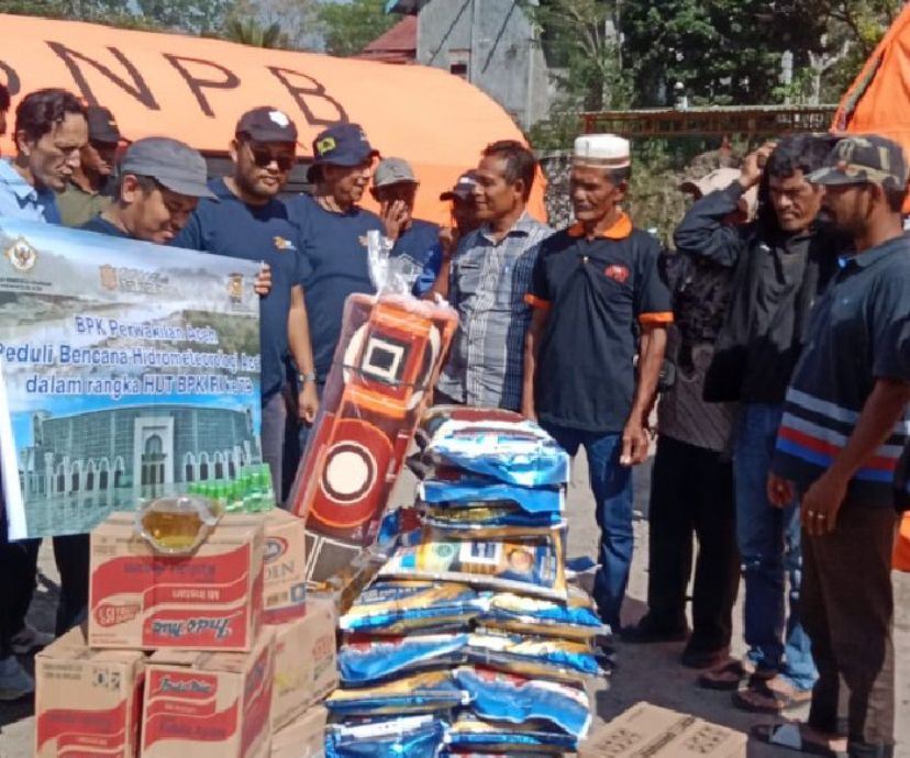Rayakan HUT, BPK Aceh Turun ke Pengungsian Tunyang Bawa Bantuan