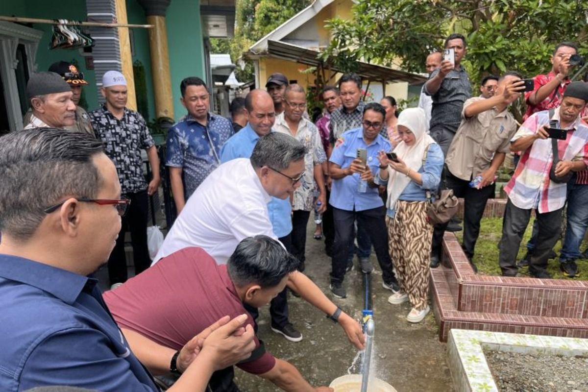 Pemkot Ambon Buka Akses Air Bersih untuk 200 KK di Urimesing