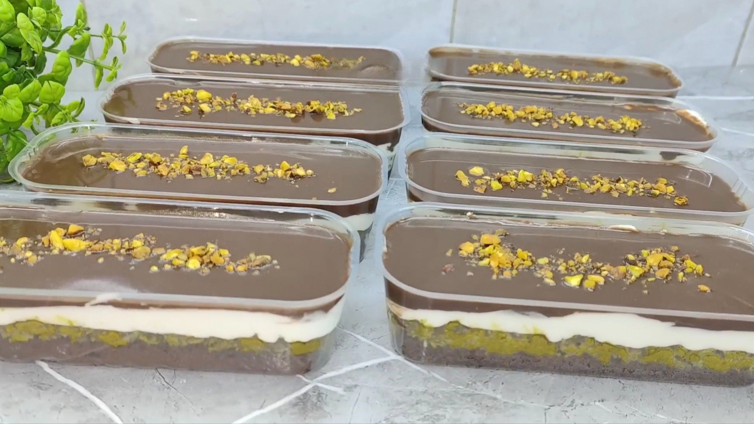 Resep Pistachio Brownies Cokelat Dubai, Lembut dan Manis