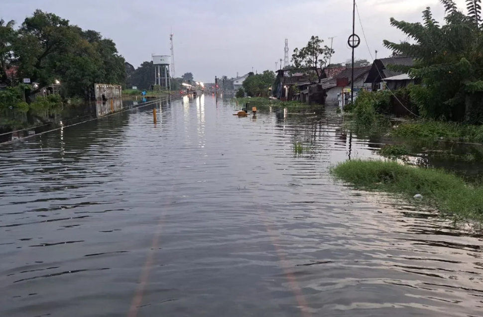 Banjir Rendam Jalur KA Pekalongan–Sragi, Sejumlah Perjalanan Dihentikan Sementara