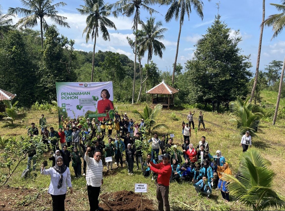 Gandeng Warga dan Mahasiswa, DPRD DIY Bersama Yayasan Lima Lima Rastra Tanam 3.000 Pohon di Dua Titik Gunungkidul
