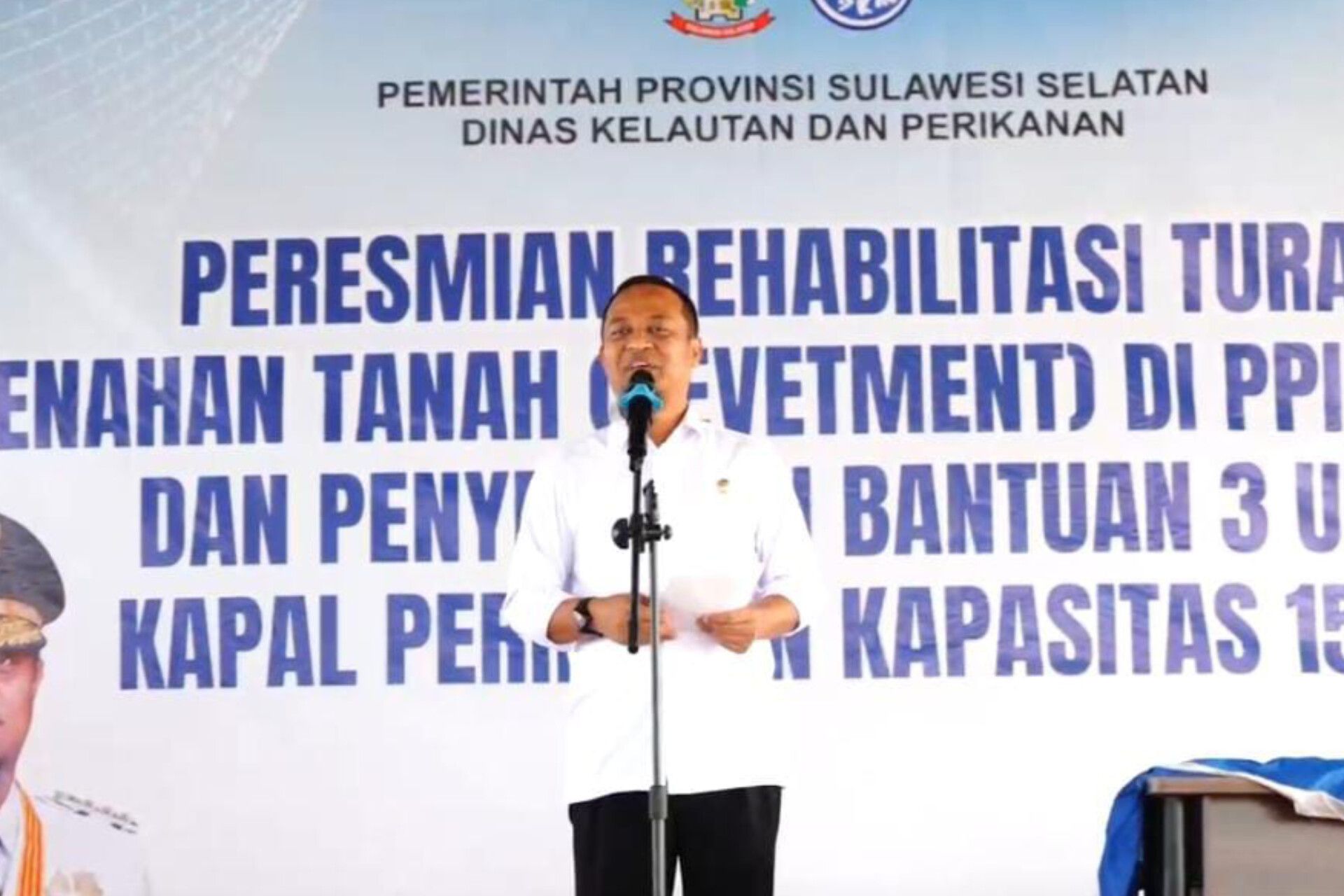 Gubernur Sulsel Serahkan Dua Kapal 15 GT di Bone, Dorong Produktivitas dan Kesejahteraan Nelayan
