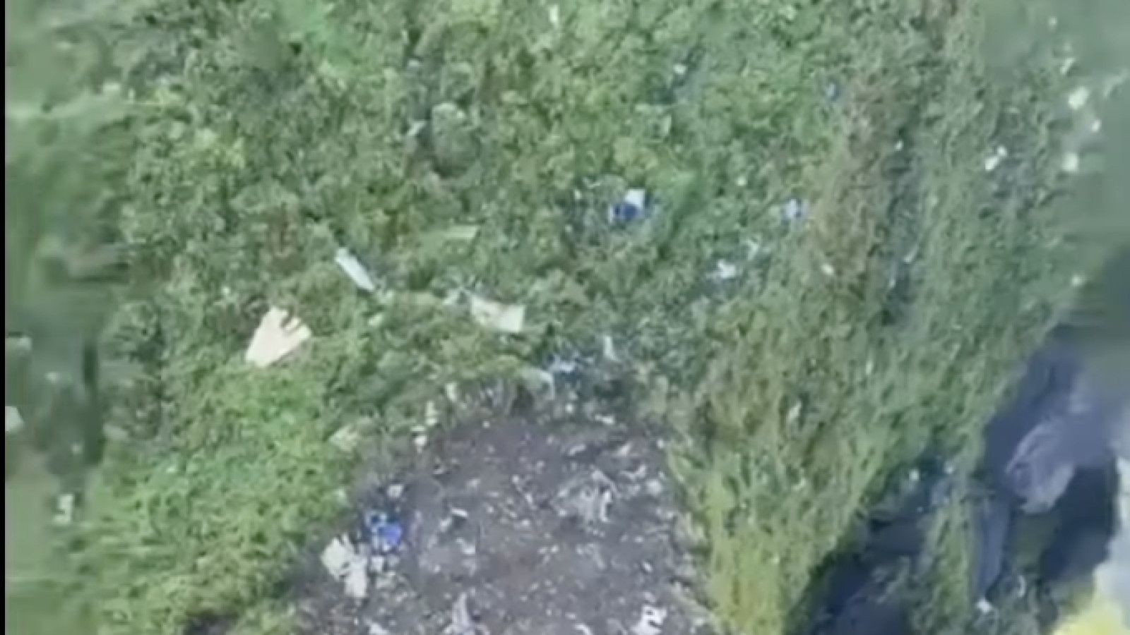 Operasi Pencarian Pesawat ATR 42-500 di Sulawesi Selatan: Penemuan Serpihan Berarti