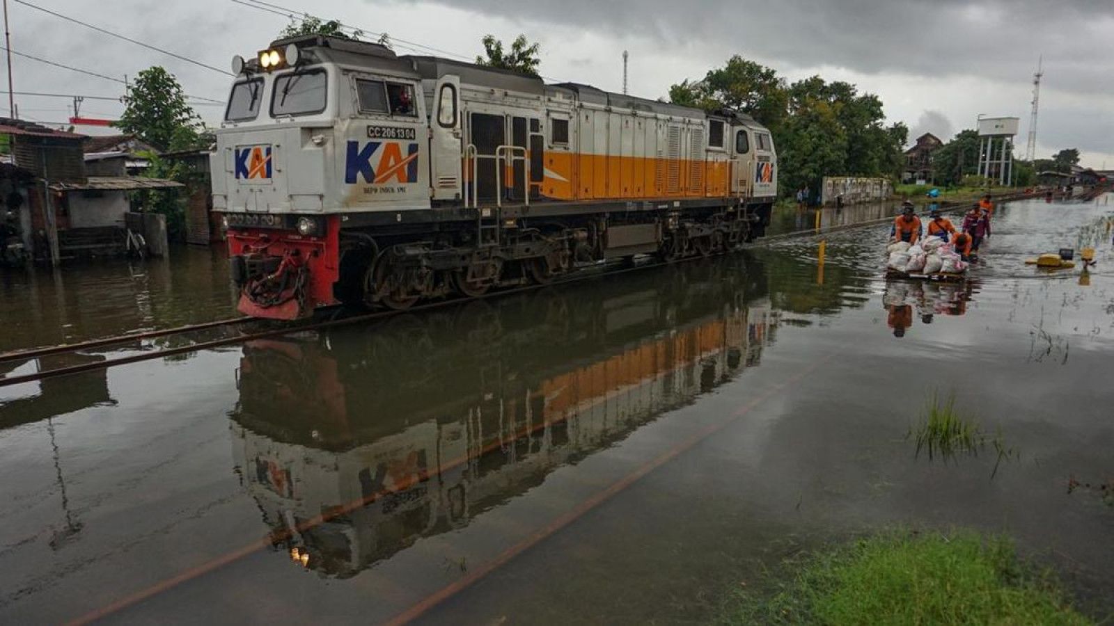 Banjir Parah di Pekalongan Sebabkan Pembatalan Kereta Api