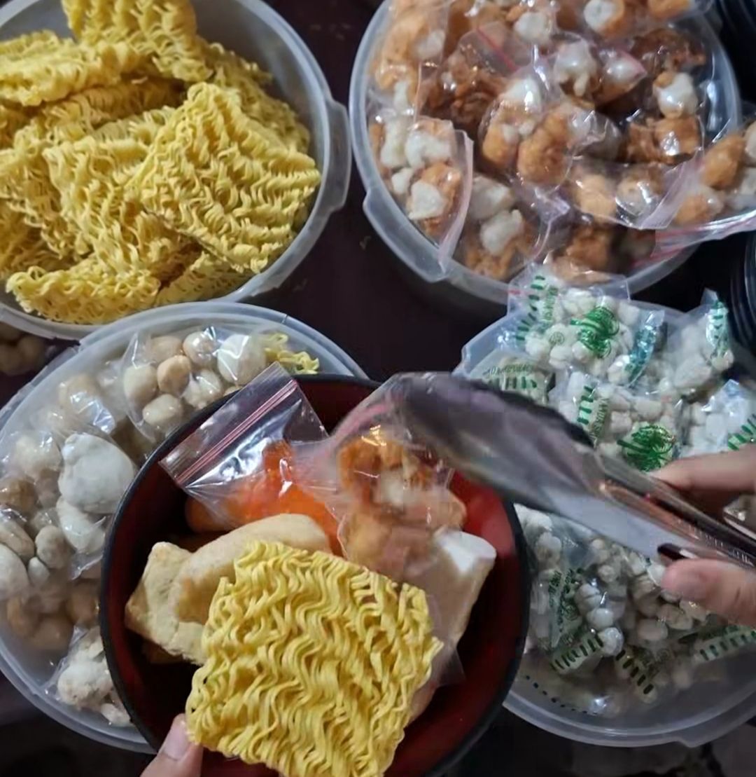 Seblak Prasmanan Dower Dengan Topping Lengkap Tempatnya Pecinta Seblak Di Kota Serang
