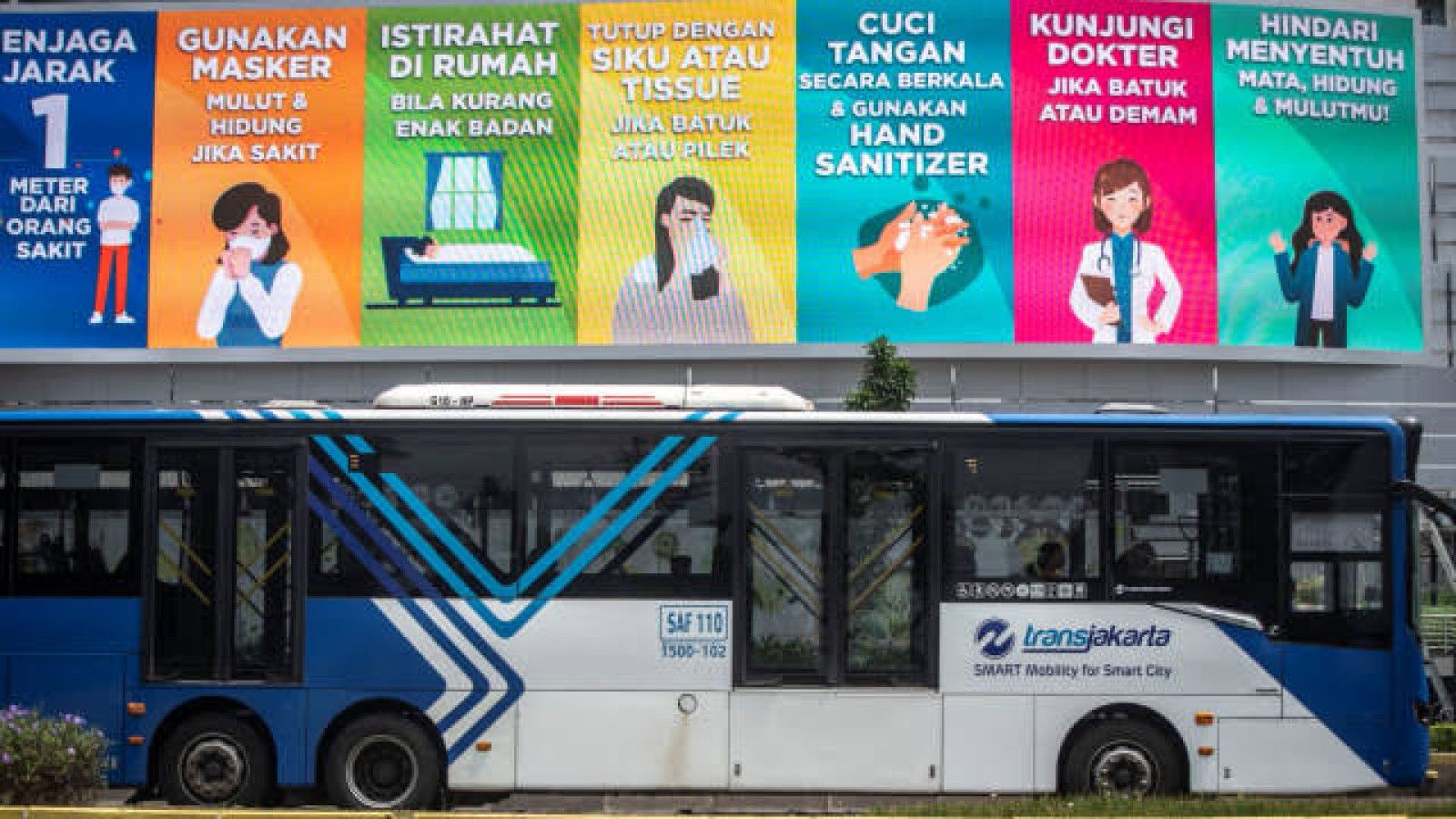 Dua Pria Terlibat Tindakan Asusila di Bus TransJakarta: Kronologi dan Langkah Hukum