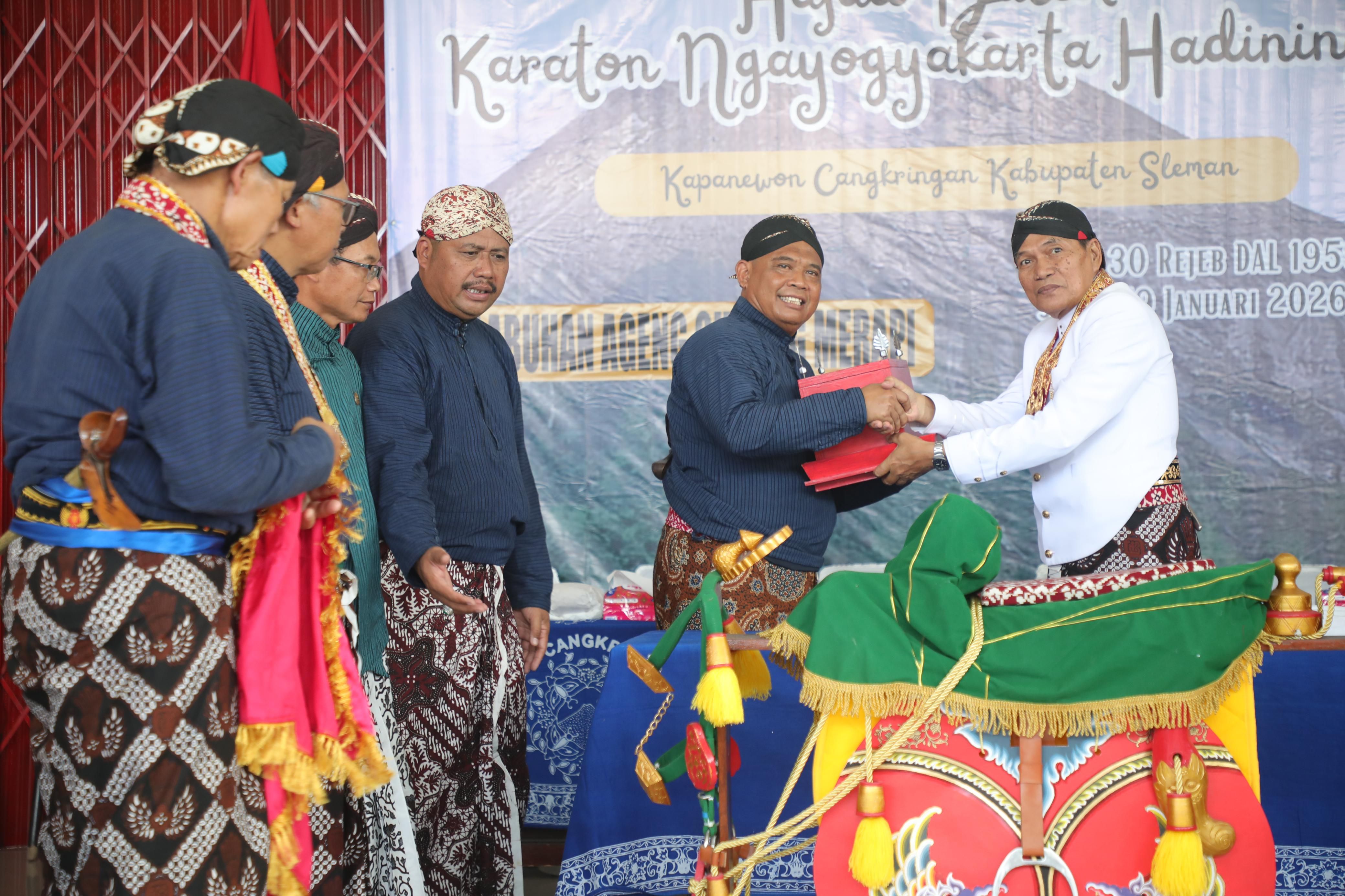 Bupati Sleman Terima Ubarampe Labuhan Merapi, Dukungan Penuh Upacara Adat Petilasan Mbah Maridjan