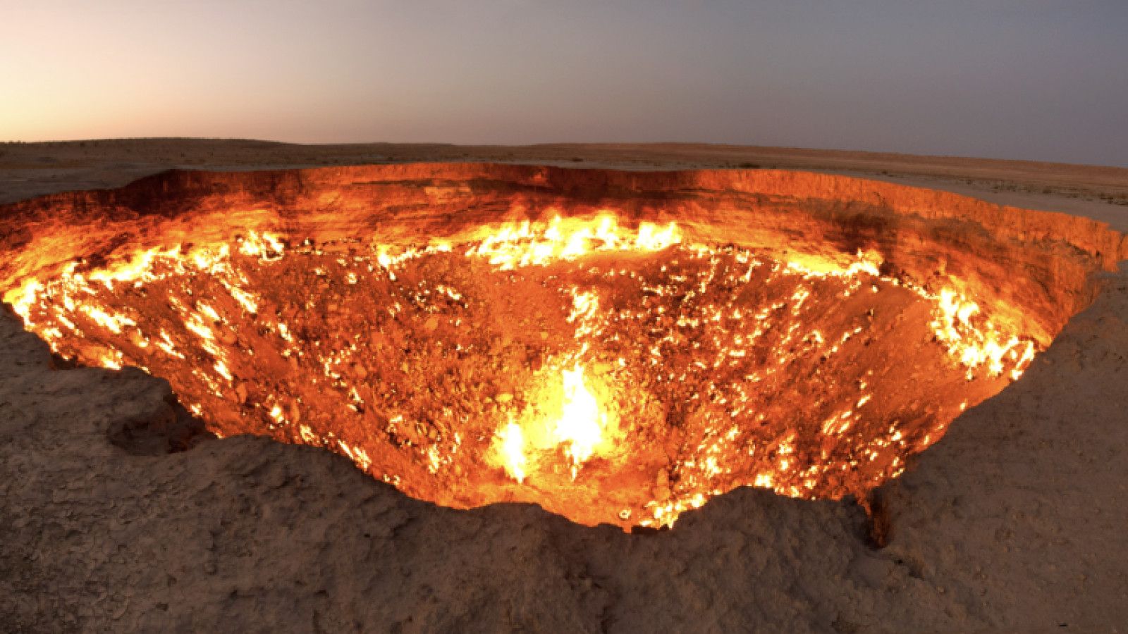 Misteri Kawah Darvaza: Fenomena Api yang Terus Berkobar di Gurun Turkmenistan