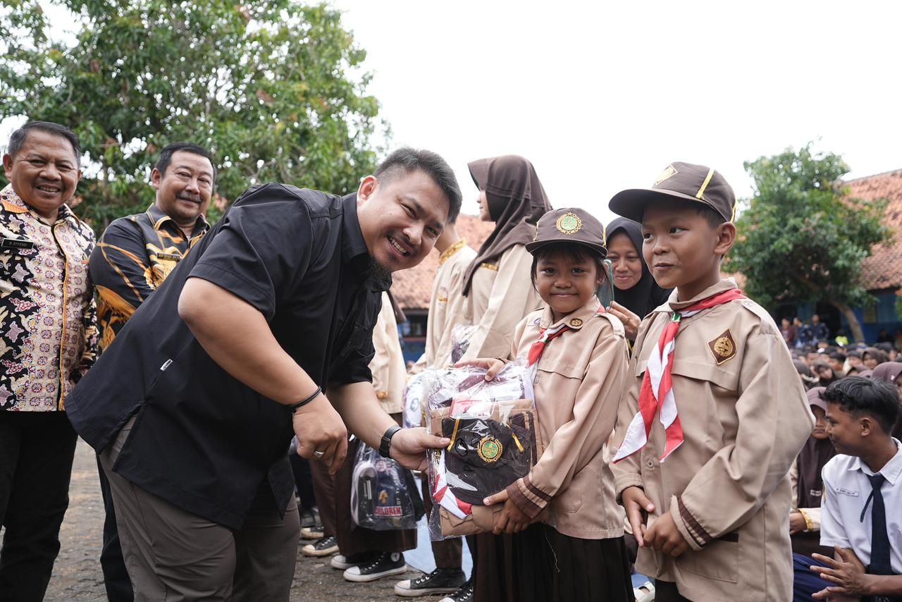 Bupati Subang Luncurkan Program Seragam Sekolah Gratis untuk SD dan SMP