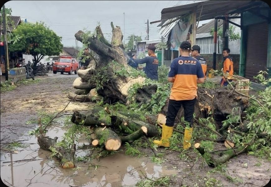 Kepala BMKG Kabupaten Rembang Menghimbau Masyarakatnya Untuk Selalu Berhati-hati dengan Kondisi Cuaca yang Terus Berubah