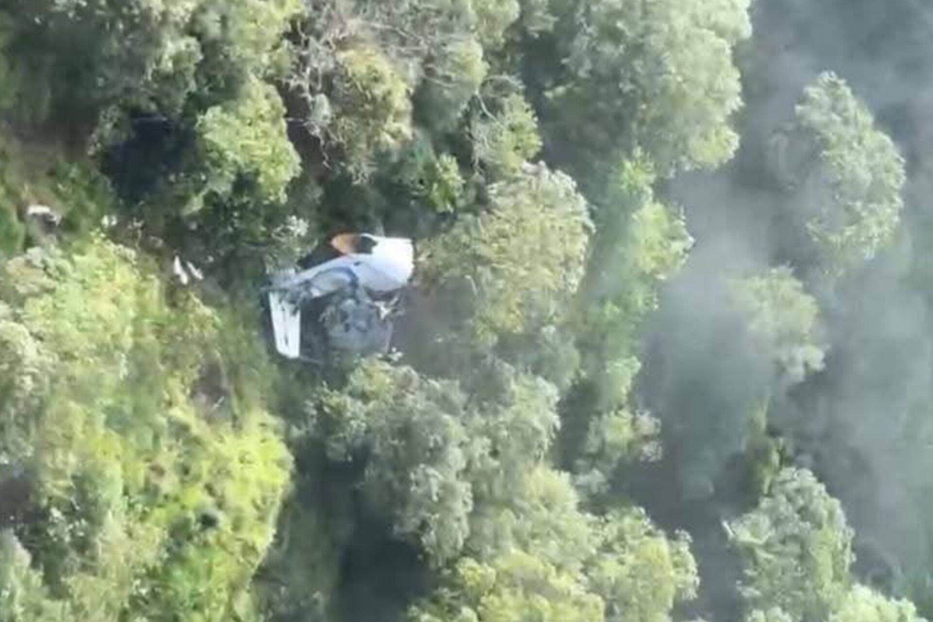 Korban Kedua Pesawat ATR 42-500 Ditemukan di Tebing Curam Gunung Bulusaraung, Jenis Kelamin Perempuan