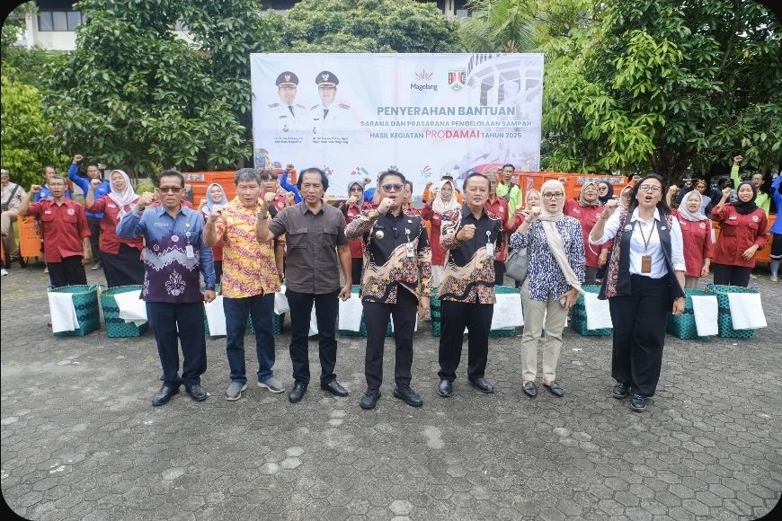 Bantuan Untuk Pengelolaan Sampah Diberikan Wali Kota Magelang Pada Masyarakat