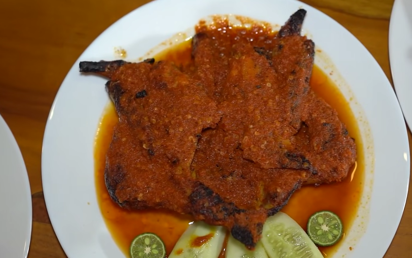 Ayam Tumpah Cabe Setan, Kuliner Pedas Ekstrem Khas Lombok